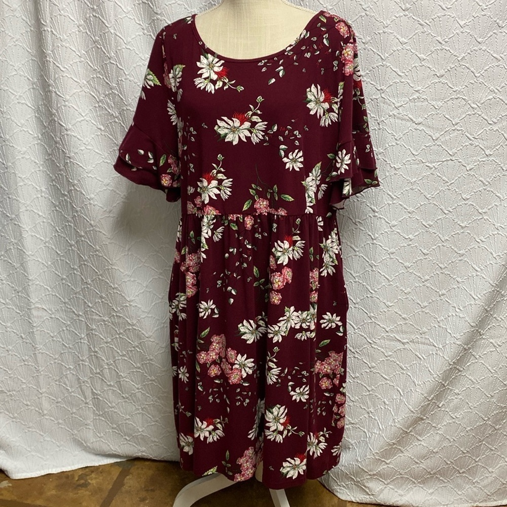 Tralilbee size 2X burgundy w‎ white and pink floral ruffle sleeves has pockets
